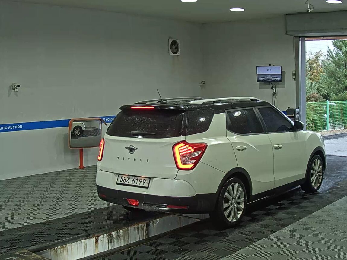 KG MOBILITY (SSANGYONG) TIVOLI AIR GASOLINE 2WD IX 2017 - zdjęcie 5