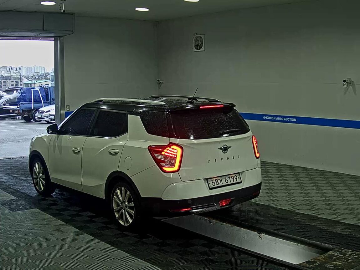 KG MOBILITY (SSANGYONG) TIVOLI AIR GASOLINE 2WD IX 2017 - zdjęcie 6
