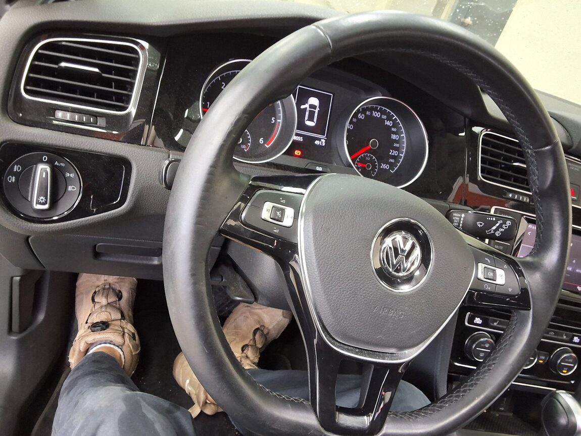 VOLKSWAGEN GOLF (7TH GEN) 2.0 TDI 2015 - zdjęcie 23