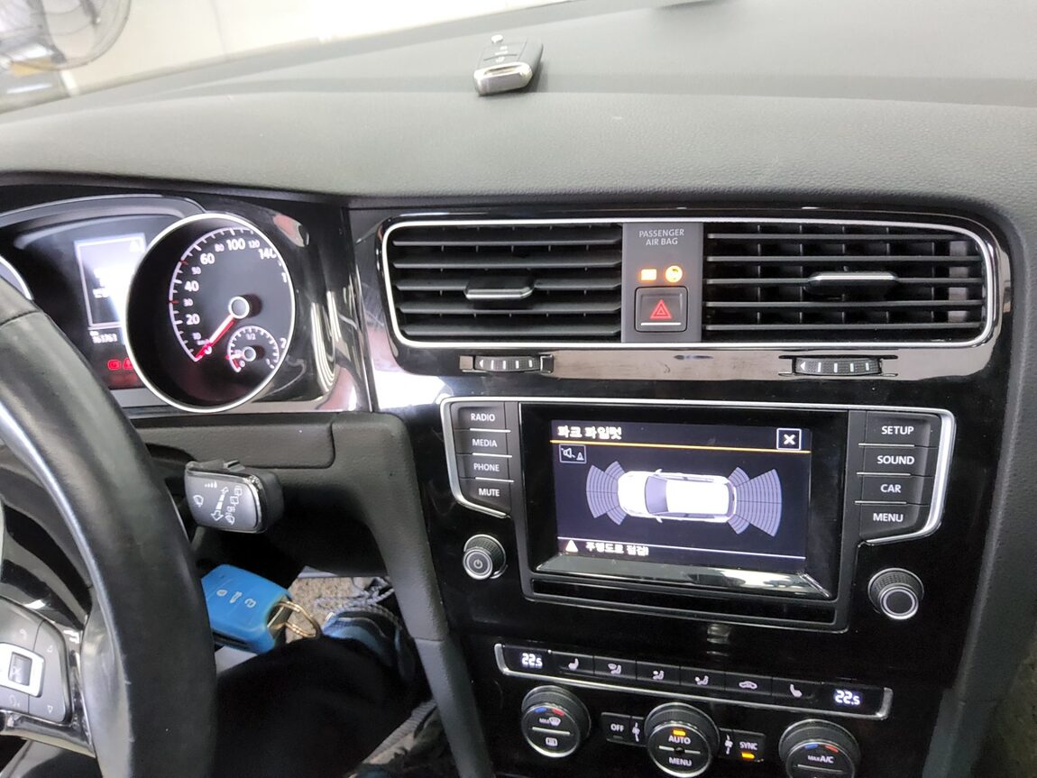 VOLKSWAGEN GOLF (7TH GEN) 2.0 TDI 2015 - zdjęcie 17