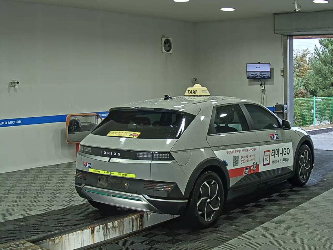 HYUNDAI IONIQ 5 EV 2WD STANDARD COMMERCIAL 2022 - zdjęcie 5