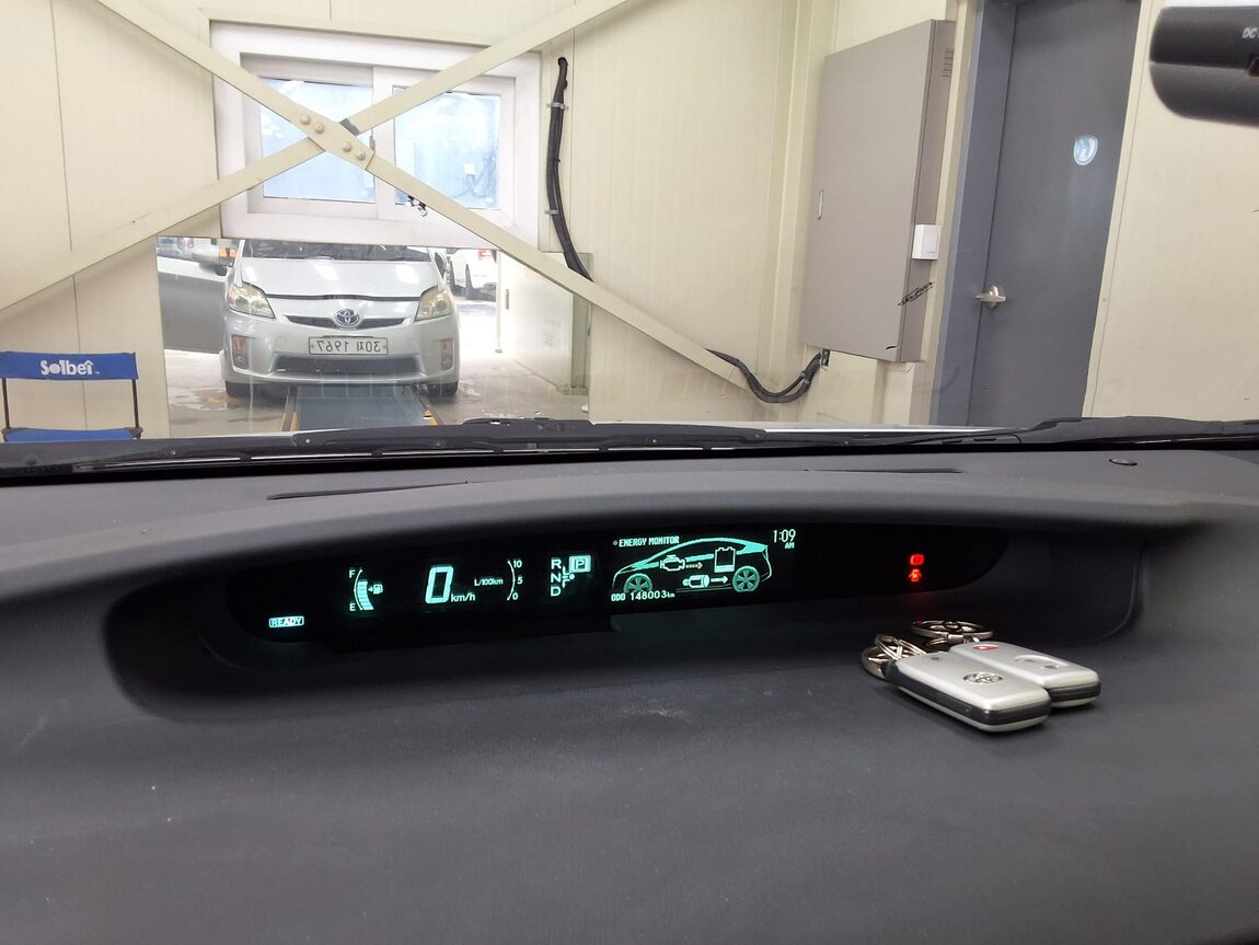 TOYOTA PRIUS (3RD GEN) 1.8 2011 - zdjęcie 10