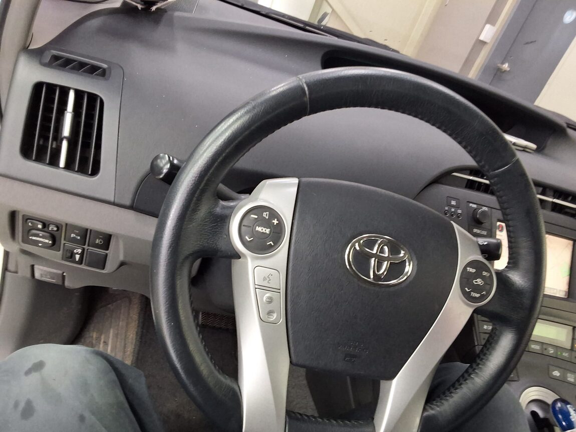 TOYOTA PRIUS (3RD GEN) 1.8 2011 - zdjęcie 23