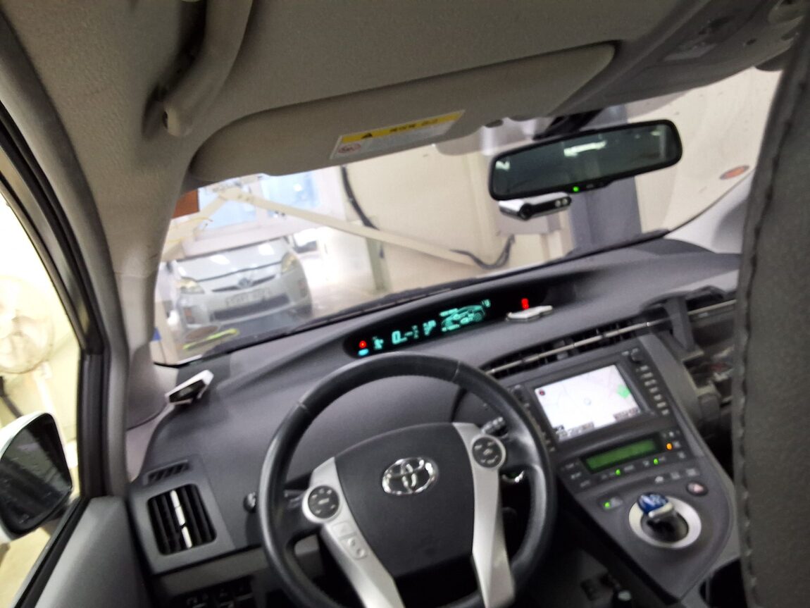 TOYOTA PRIUS (3RD GEN) 1.8 2011 - zdjęcie 12