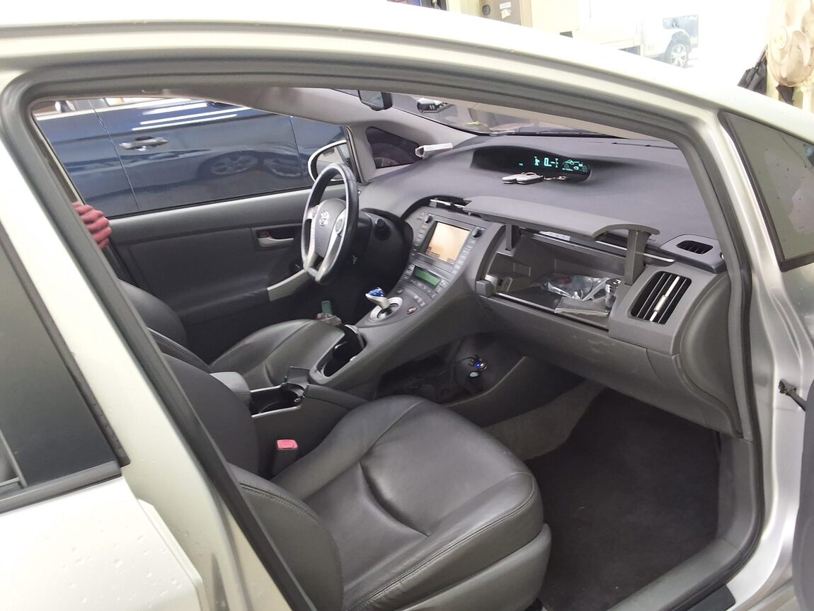 TOYOTA PRIUS (3RD GEN) 1.8 2011 - zdjęcie 15