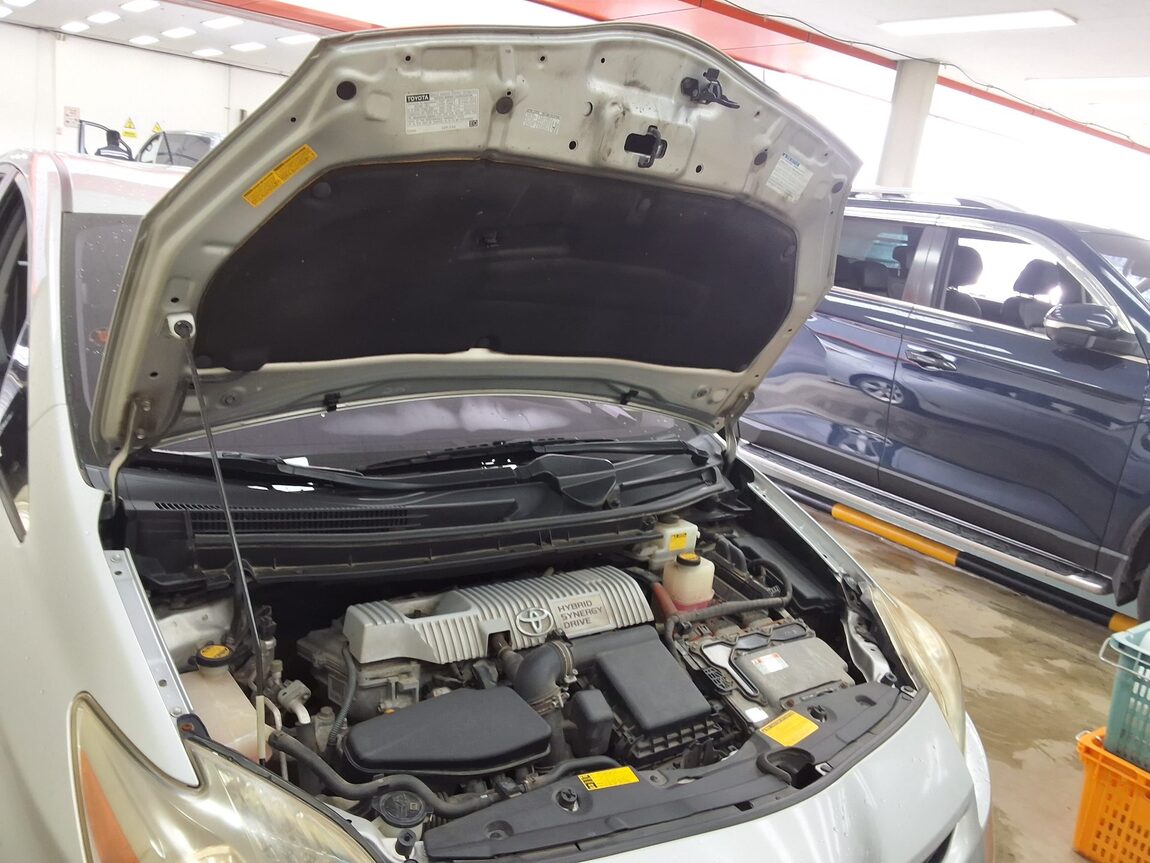 TOYOTA PRIUS (3RD GEN) 1.8 2011 - zdjęcie 18