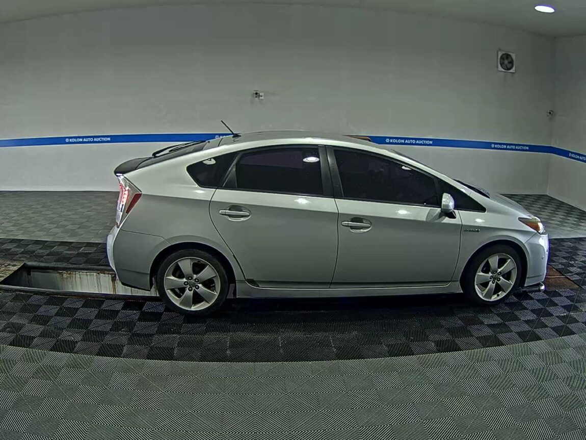 TOYOTA PRIUS (3RD GEN) 1.8 2011 - zdjęcie 4