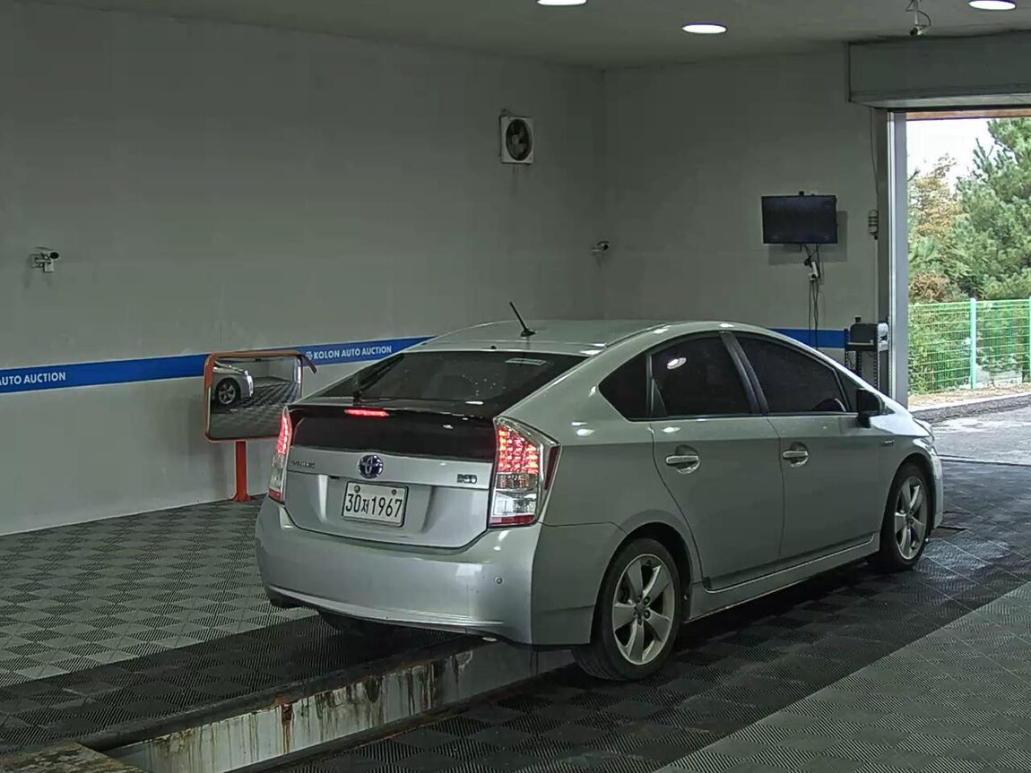 TOYOTA PRIUS (3RD GEN) 1.8 2011 - zdjęcie 5
