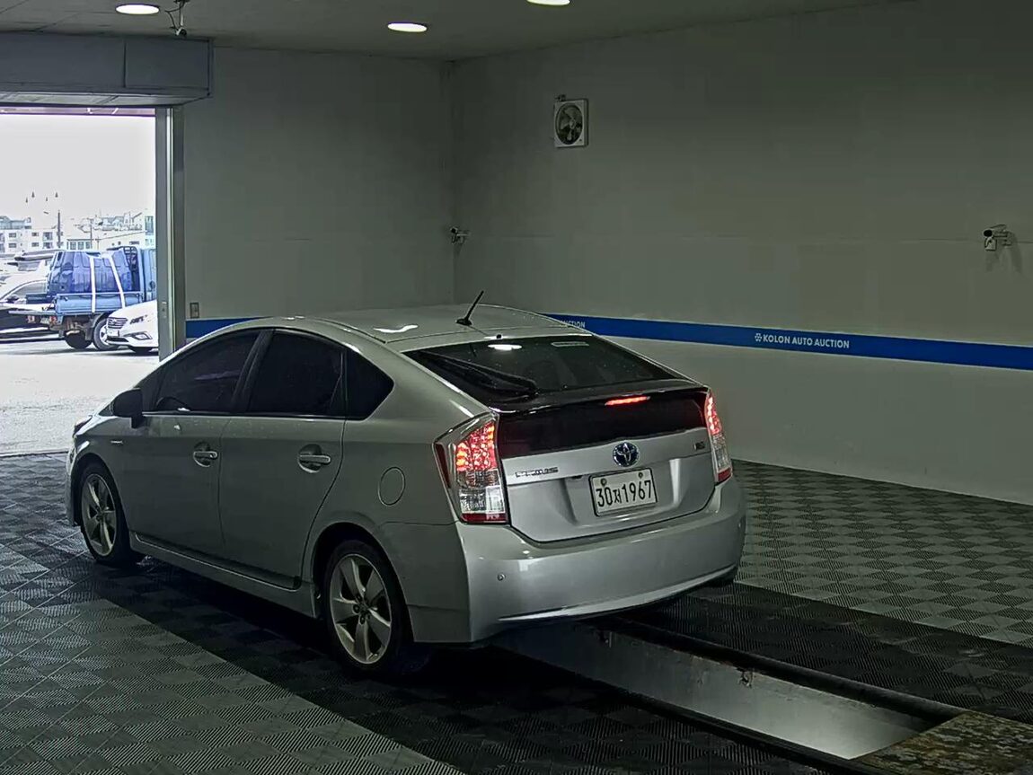 TOYOTA PRIUS (3RD GEN) 1.8 2011 - zdjęcie 6
