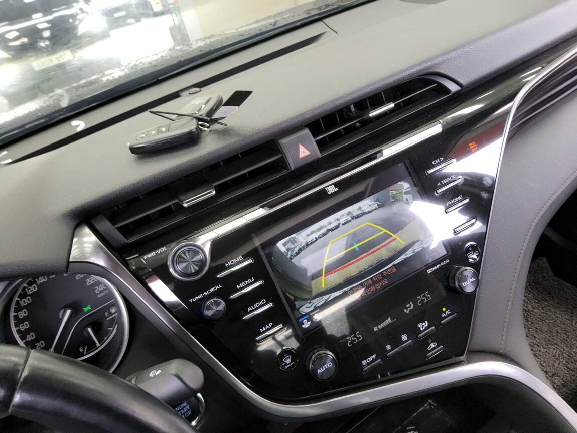 TOYOTA CAMRY (10TH GEN) 2.5 2019 - zdjęcie 18