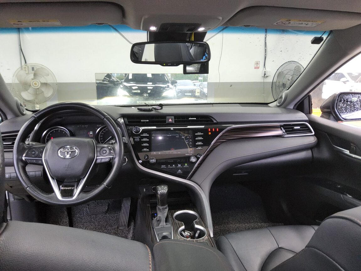 TOYOTA CAMRY (10TH GEN) 2.5 2019 - zdjęcie 11