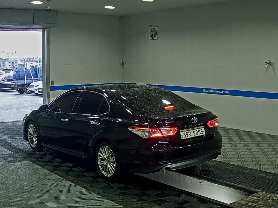 TOYOTA CAMRY (10TH GEN) 2.5 2019 - zdjęcie 6