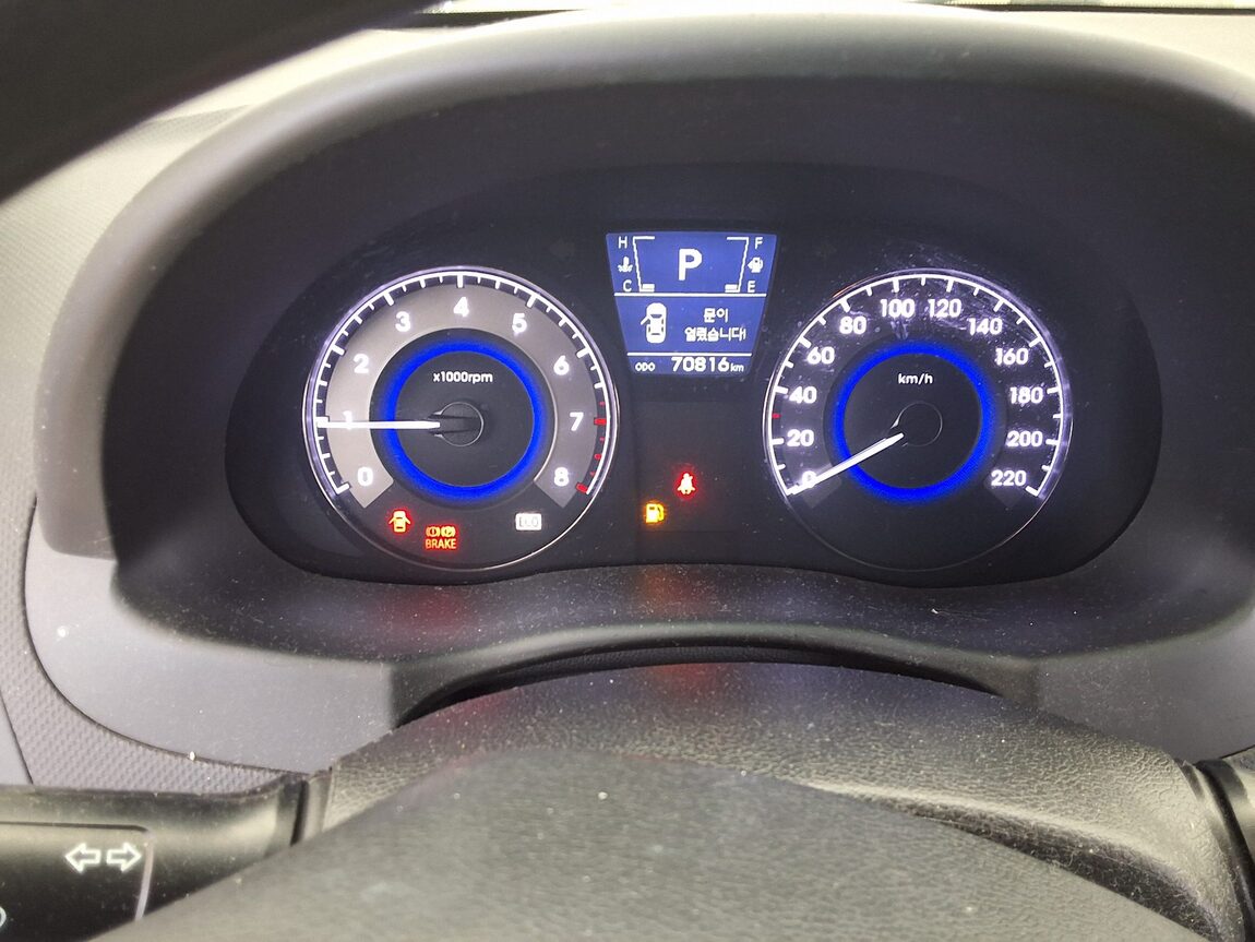 HYUNDAI NEW ACCENT 1.4 VVT PREMIER 2012 - zdjęcie 9