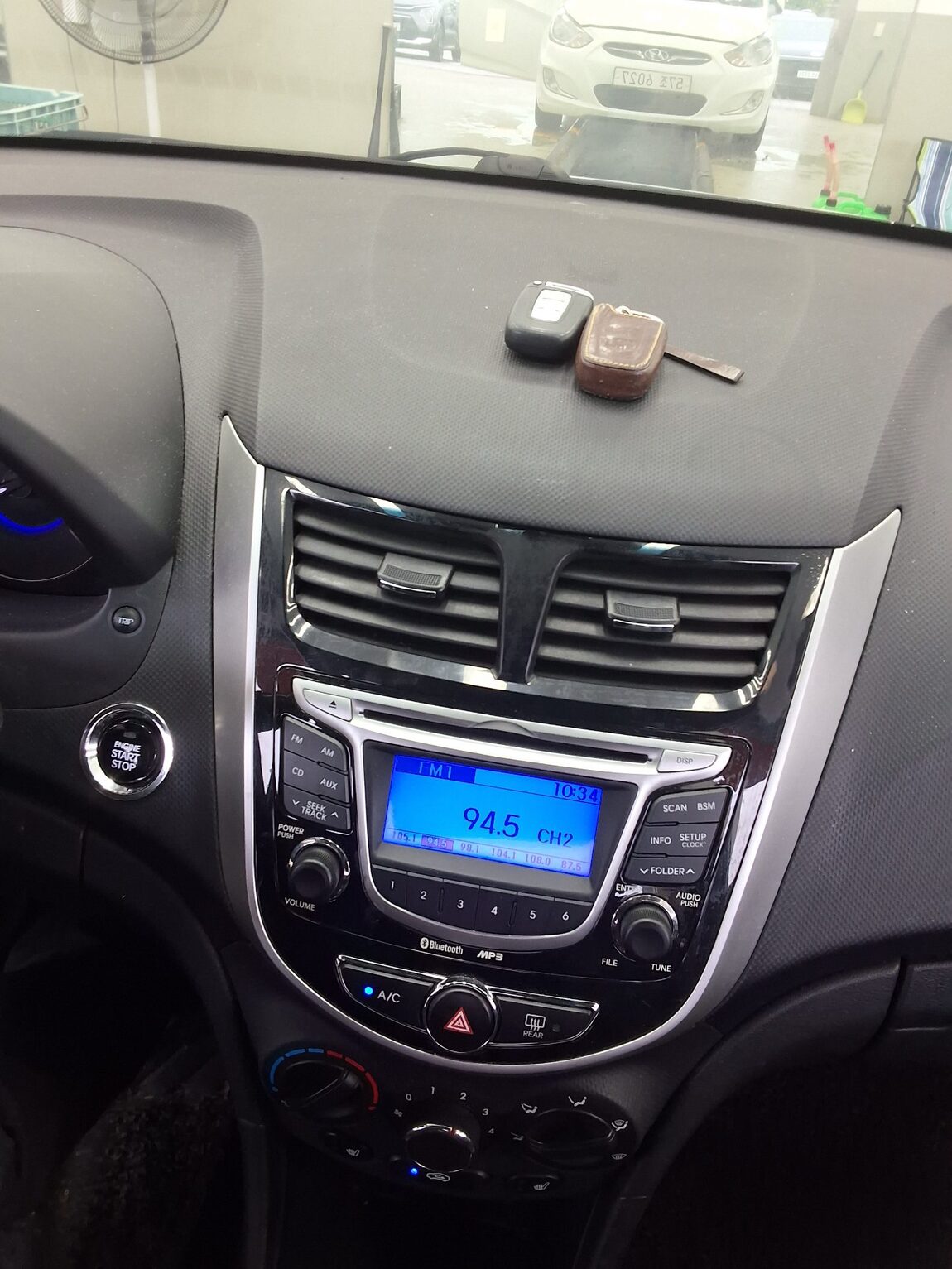 HYUNDAI NEW ACCENT 1.4 VVT PREMIER 2012 - zdjęcie 17