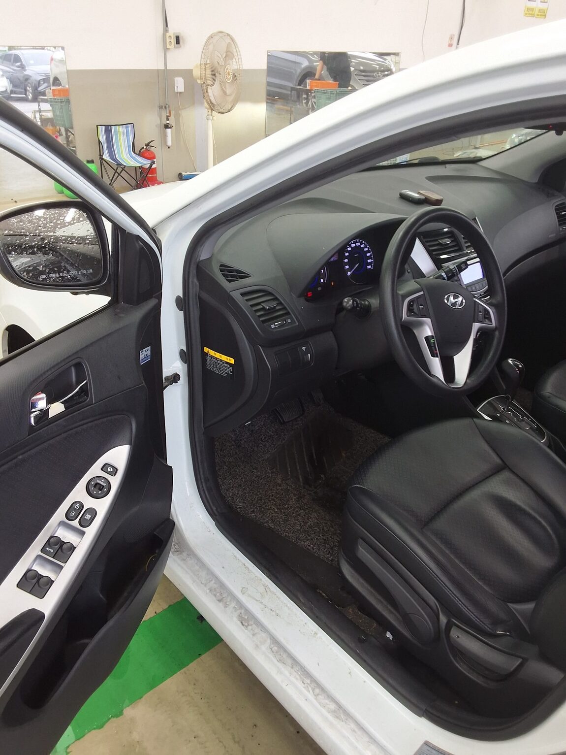 HYUNDAI NEW ACCENT 1.4 VVT PREMIER 2012 - zdjęcie 10