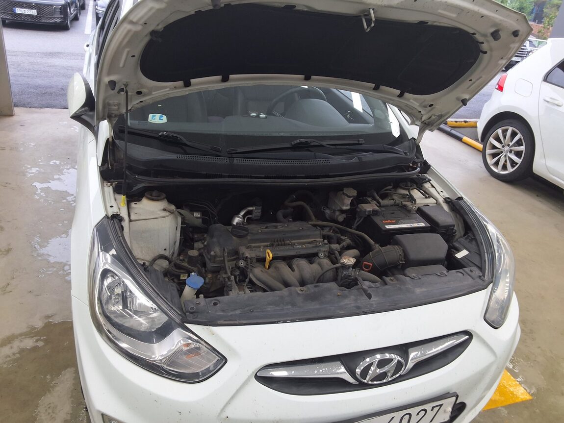 HYUNDAI NEW ACCENT 1.4 VVT PREMIER 2012 - zdjęcie 18