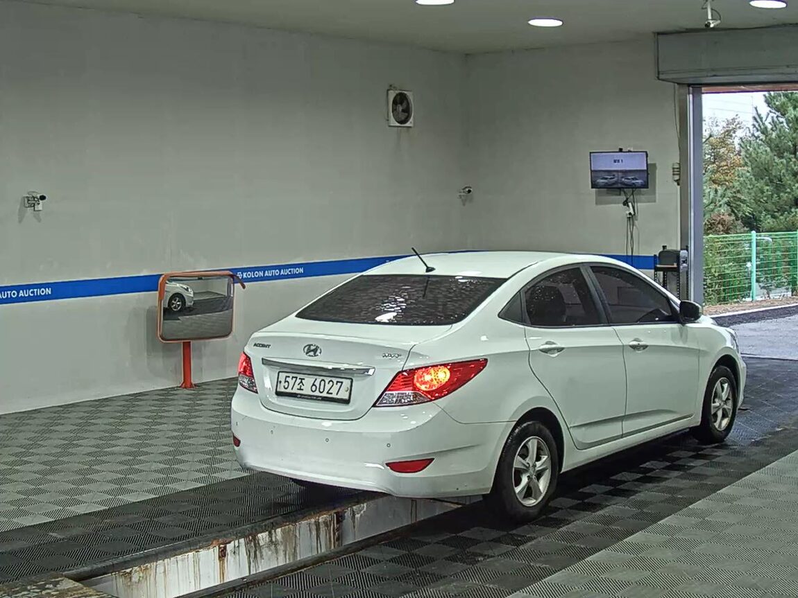 HYUNDAI NEW ACCENT 1.4 VVT PREMIER 2012 - zdjęcie 5