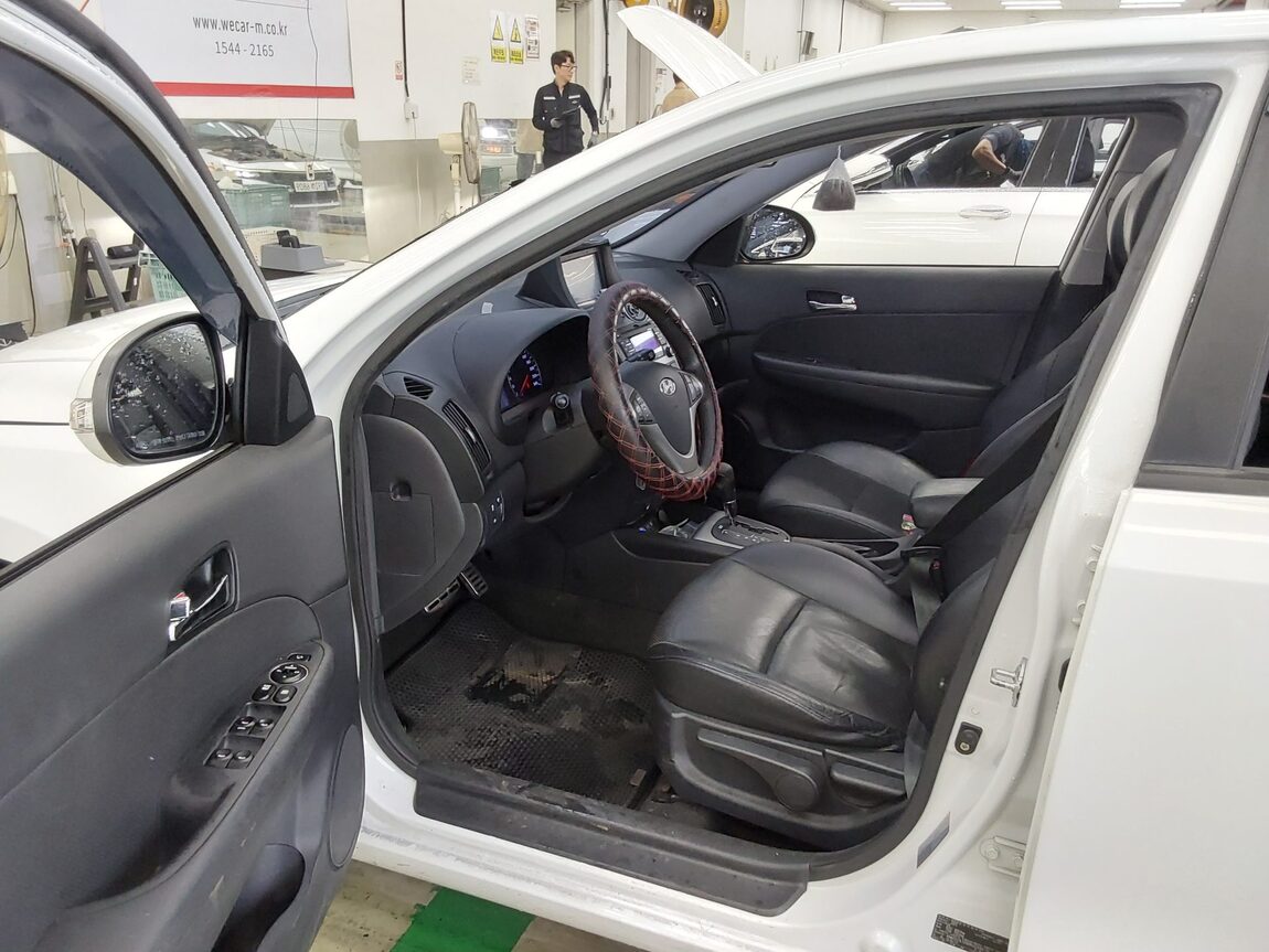 HYUNDAI i30 1.6 VVT PREMIER 2011 - zdjęcie 10