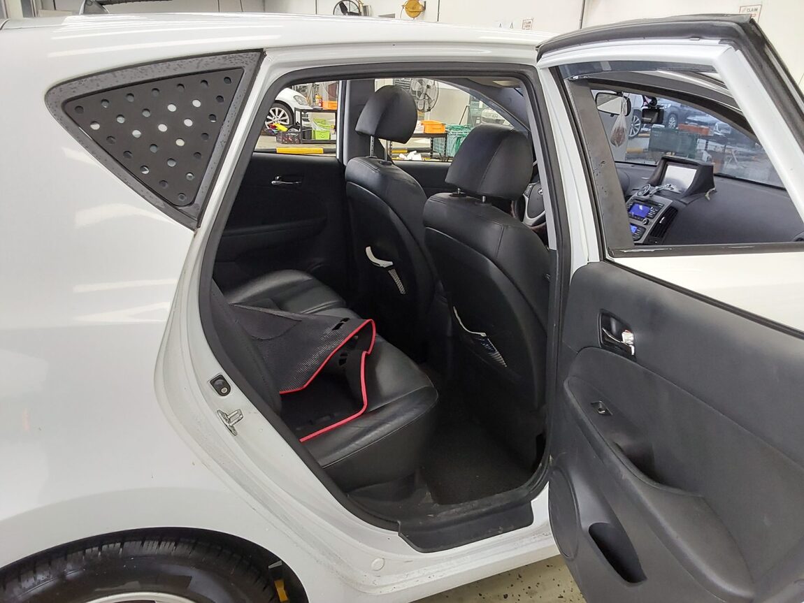 HYUNDAI i30 1.6 VVT PREMIER 2011 - zdjęcie 13