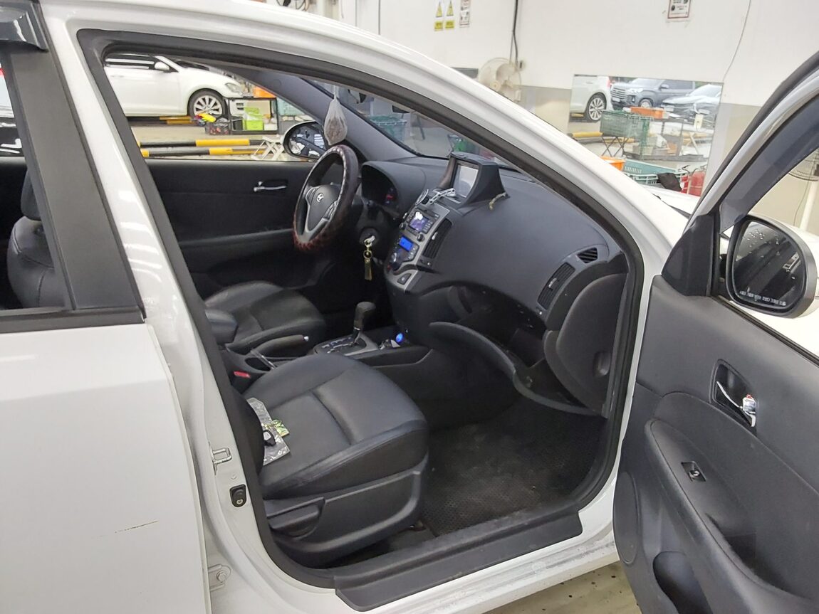 HYUNDAI i30 1.6 VVT PREMIER 2011 - zdjęcie 14