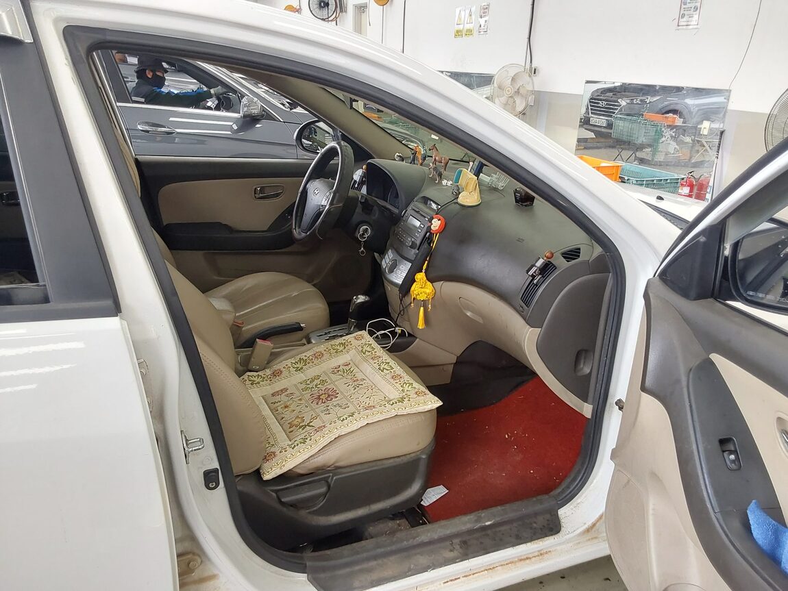 HYUNDAI AVANTE HD 1.6 VVT S16 LUXURY 2010 - zdjęcie 14