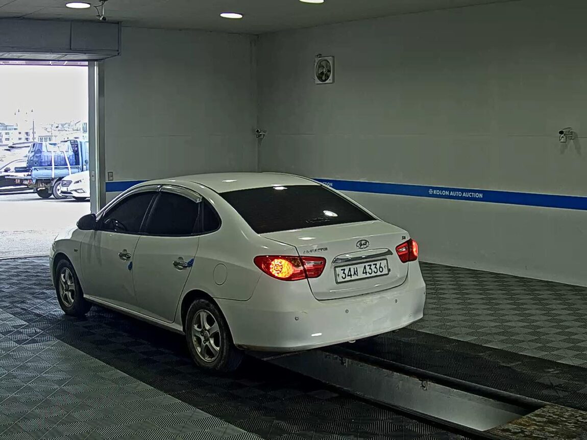 HYUNDAI AVANTE HD 1.6 VVT S16 LUXURY 2010 - zdjęcie 6