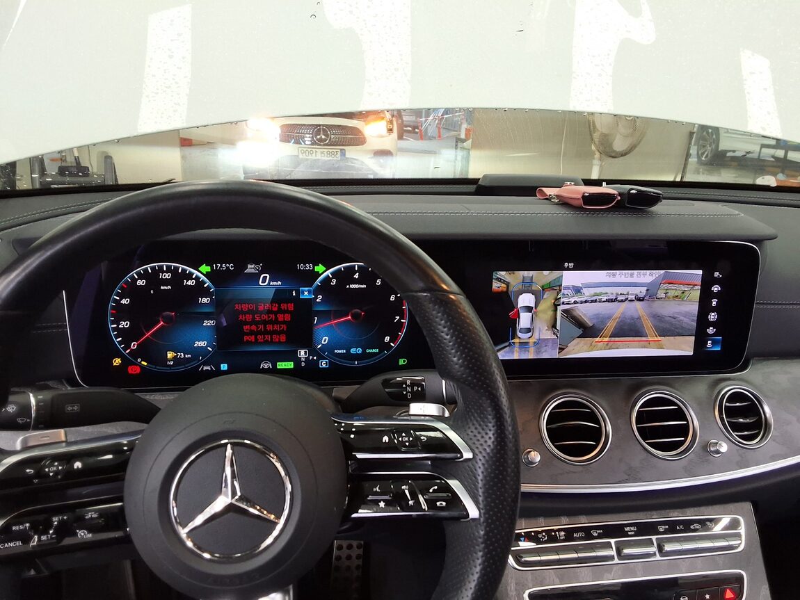 MERCEDES-BENZ E-CLASS (5TH GEN) E350 4MATIC AMG LINE 2021 - zdjęcie 17
