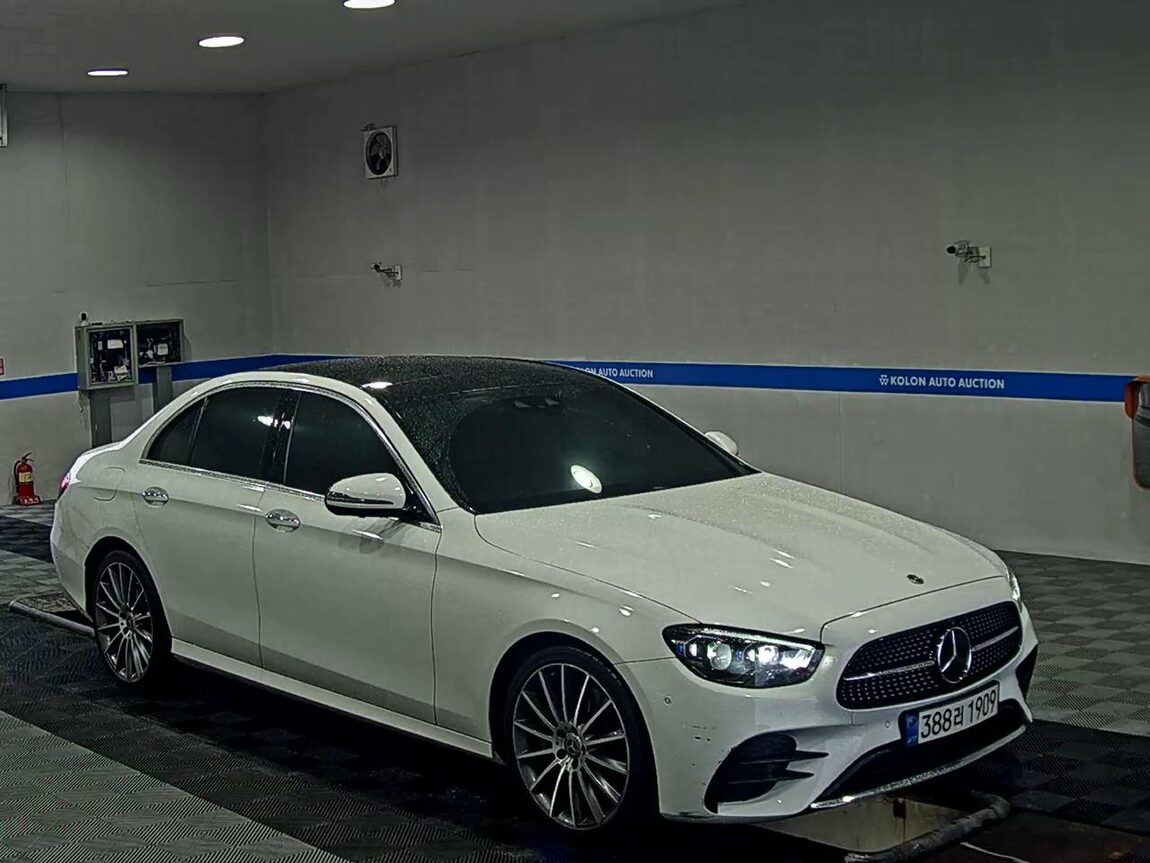 MERCEDES-BENZ E-CLASS (5TH GEN) E350 4MATIC AMG LINE 2021 - zdjęcie 3