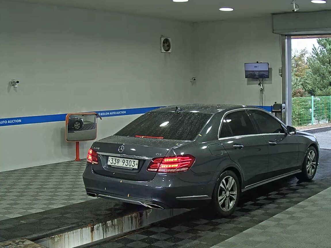 MERCEDES-BENZ E-CLASS (4TH GEN) E220 CDI AVANTGARDE 2014 - zdjęcie 5