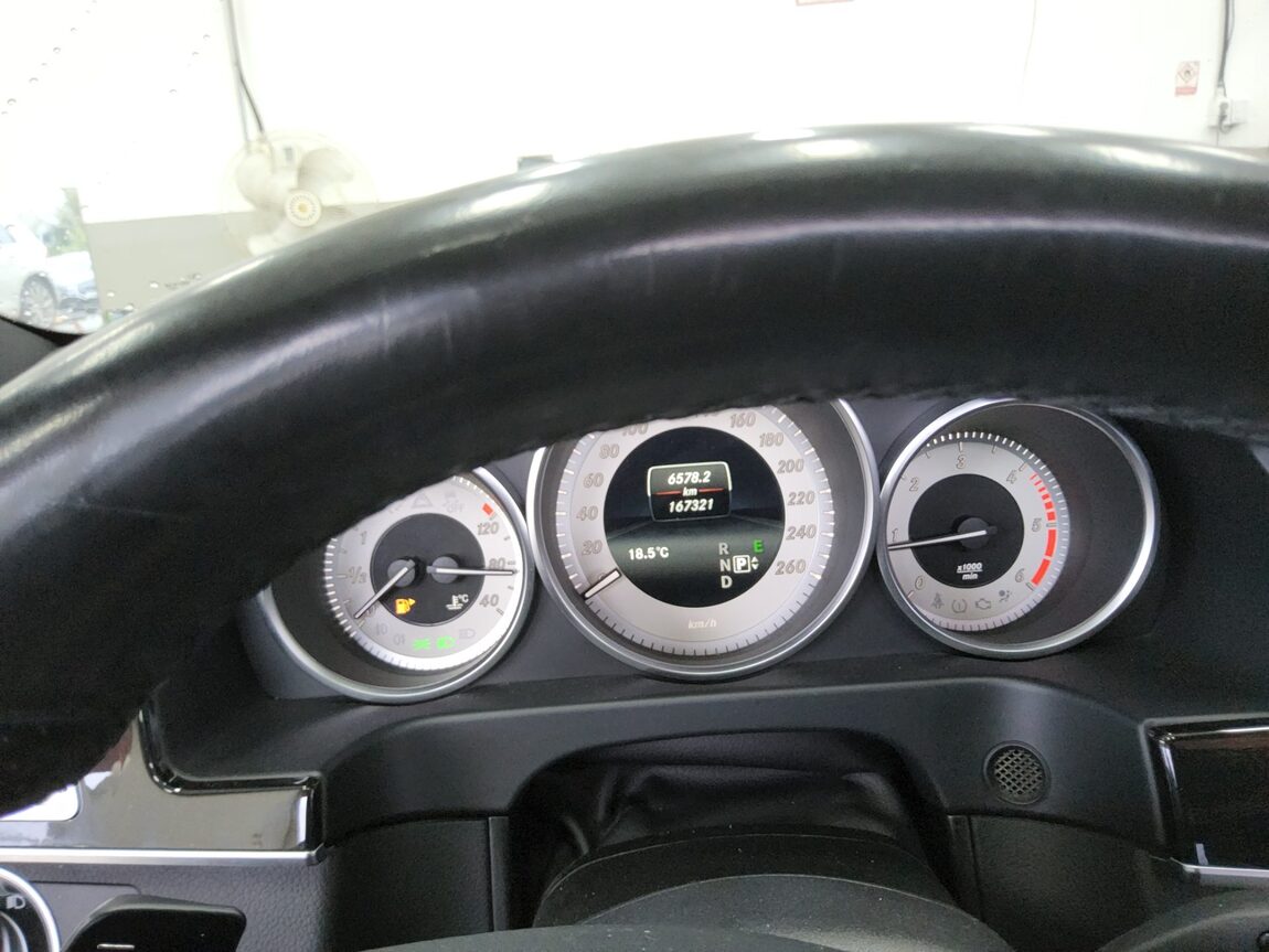 MERCEDES-BENZ E-CLASS (4TH GEN) E220 CDI AVANTGARDE 2014 - zdjęcie 9