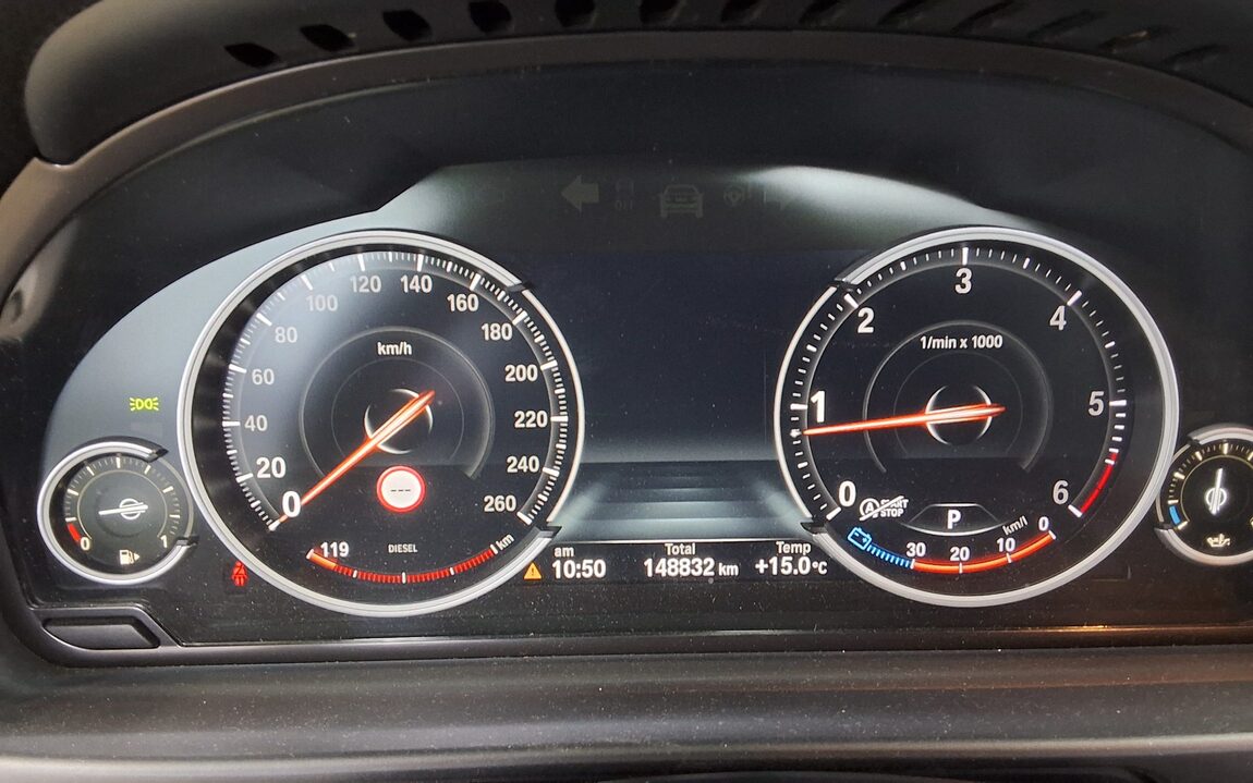 BMW 5 SERIES (6TH GEN) 520d xDRIVE 2014 - zdjęcie 9