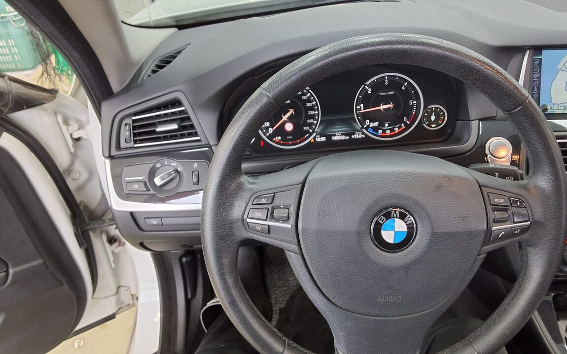 BMW 5 SERIES (6TH GEN) 520d xDRIVE 2014 - zdjęcie 17