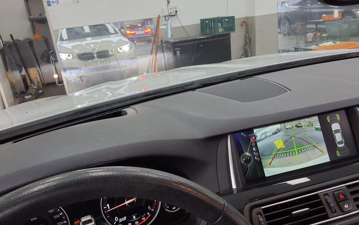BMW 5 SERIES (6TH GEN) 520d xDRIVE 2014 - zdjęcie 19