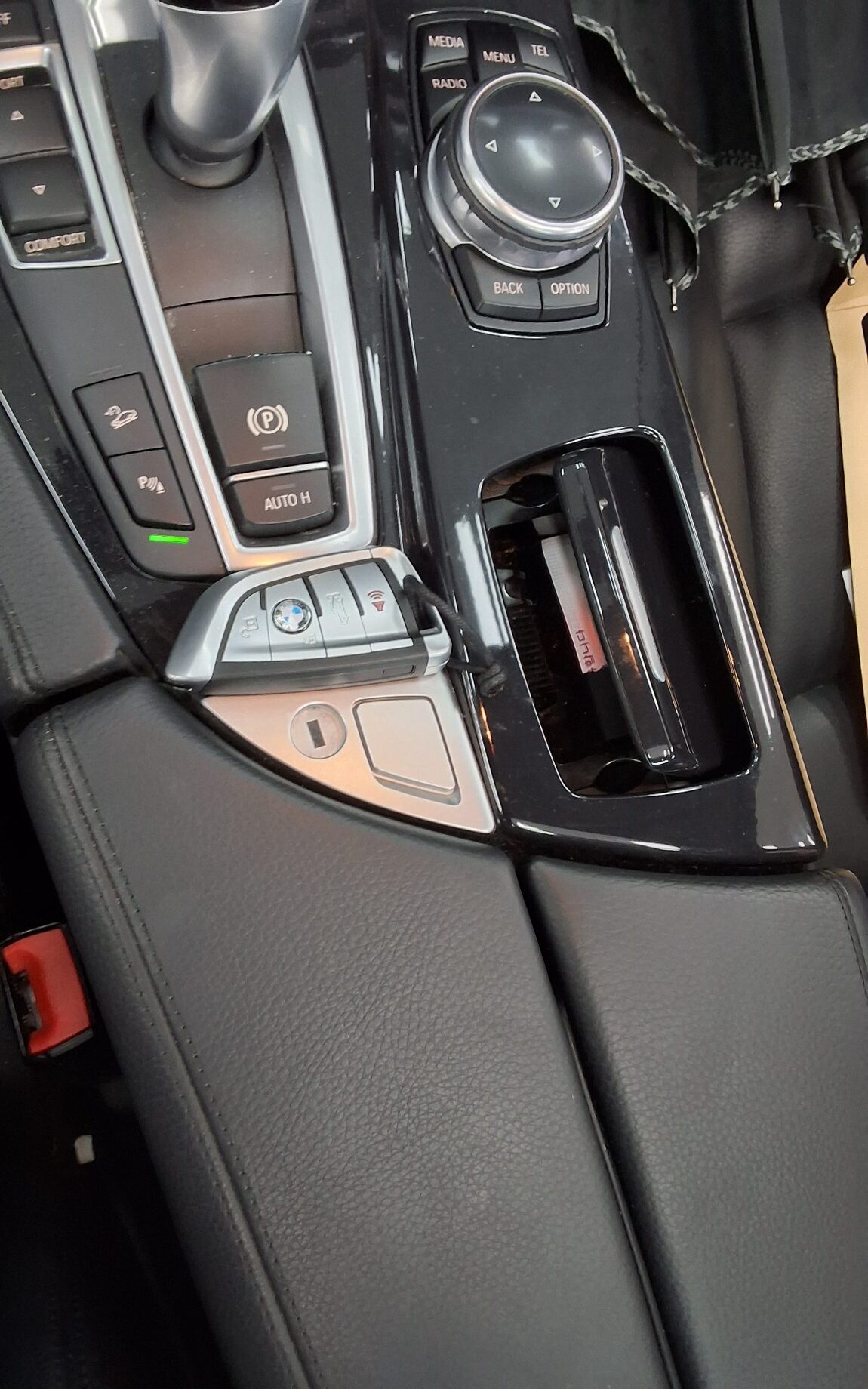 BMW 5 SERIES (6TH GEN) 520d xDRIVE 2014 - zdjęcie 20