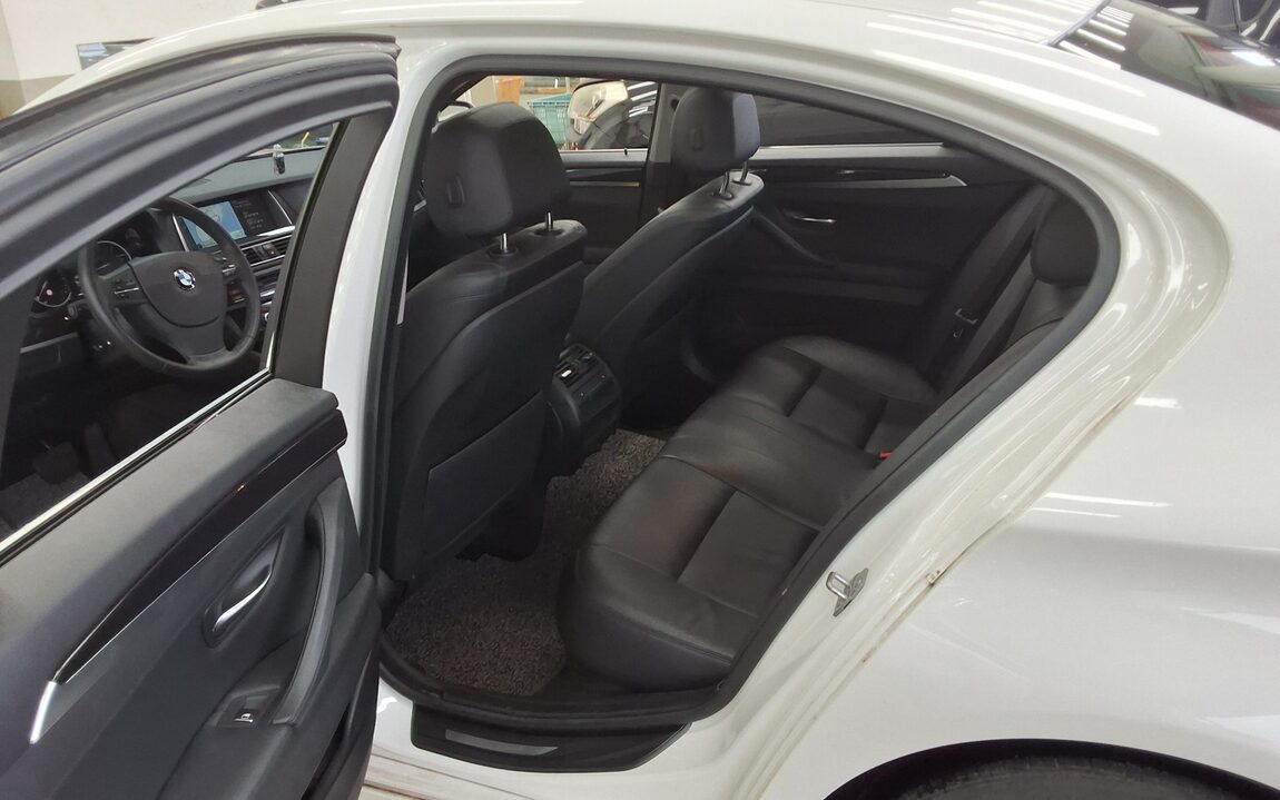 BMW 5 SERIES (6TH GEN) 520d xDRIVE 2014 - zdjęcie 12