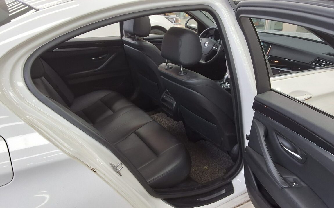 BMW 5 SERIES (6TH GEN) 520d xDRIVE 2014 - zdjęcie 13
