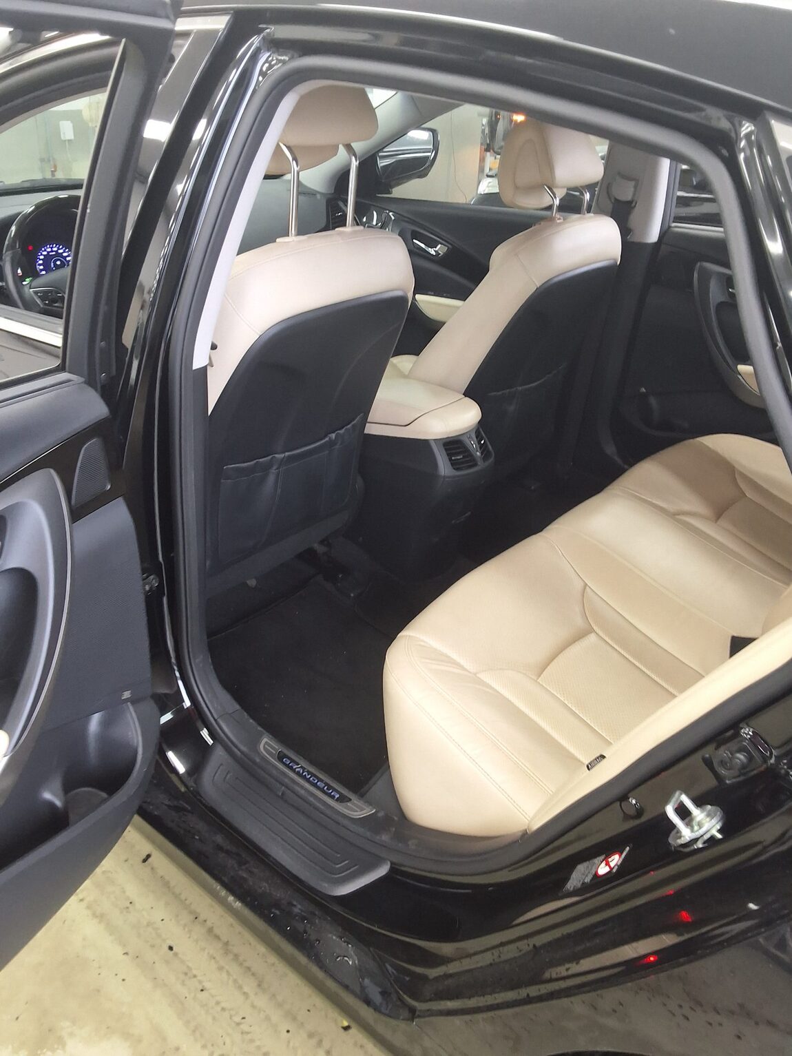 HYUNDAI GRANDEUR HG HYBRID 2.4 HEV PREMIUM COLLECTION 2017 - zdjęcie 12