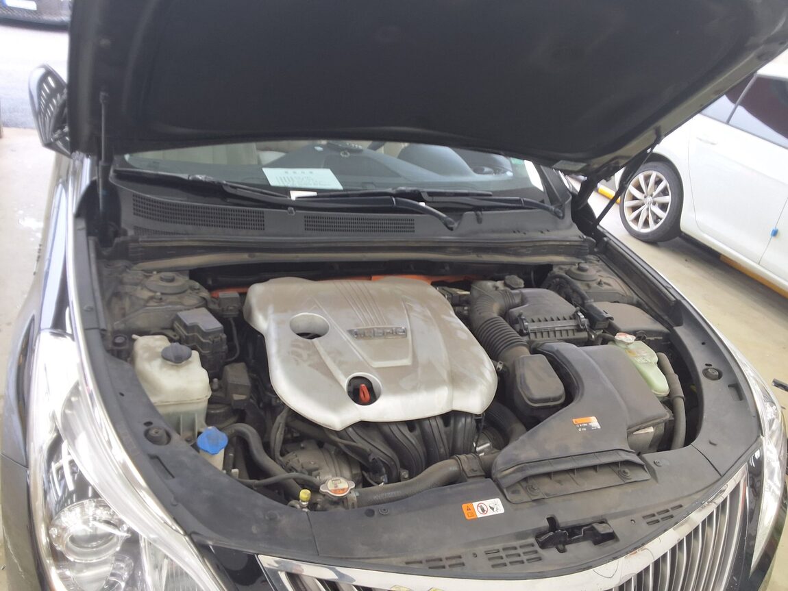 HYUNDAI GRANDEUR HG HYBRID 2.4 HEV PREMIUM COLLECTION 2017 - zdjęcie 18