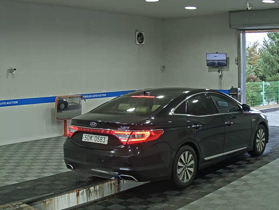 HYUNDAI GRANDEUR HG HYBRID 2.4 HEV PREMIUM COLLECTION 2017 - zdjęcie 5