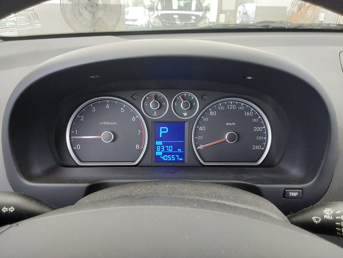 HYUNDAI i30 1.6 VVT DELUXE 2008 - zdjęcie 9