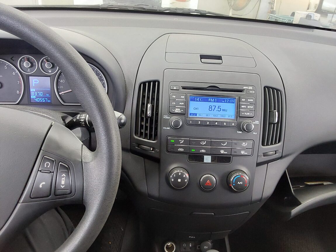 HYUNDAI i30 1.6 VVT DELUXE 2008 - zdjęcie 17