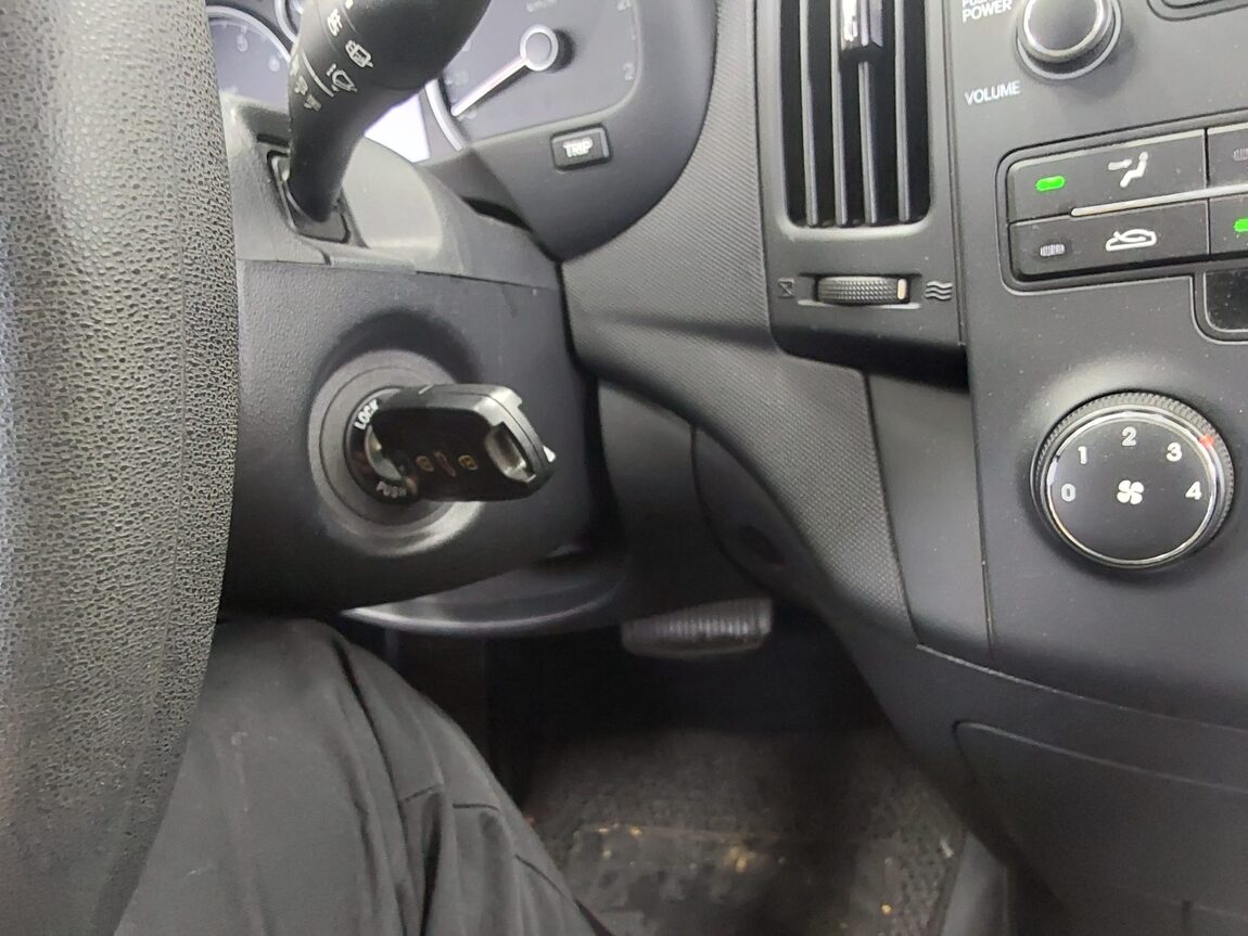HYUNDAI i30 1.6 VVT DELUXE 2008 - zdjęcie 18