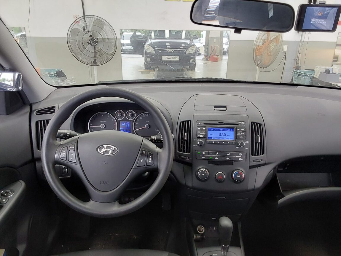 HYUNDAI i30 1.6 VVT DELUXE 2008 - zdjęcie 11