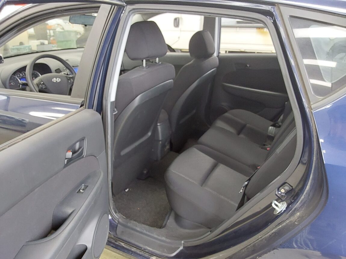 HYUNDAI i30 1.6 VVT DELUXE 2008 - zdjęcie 12