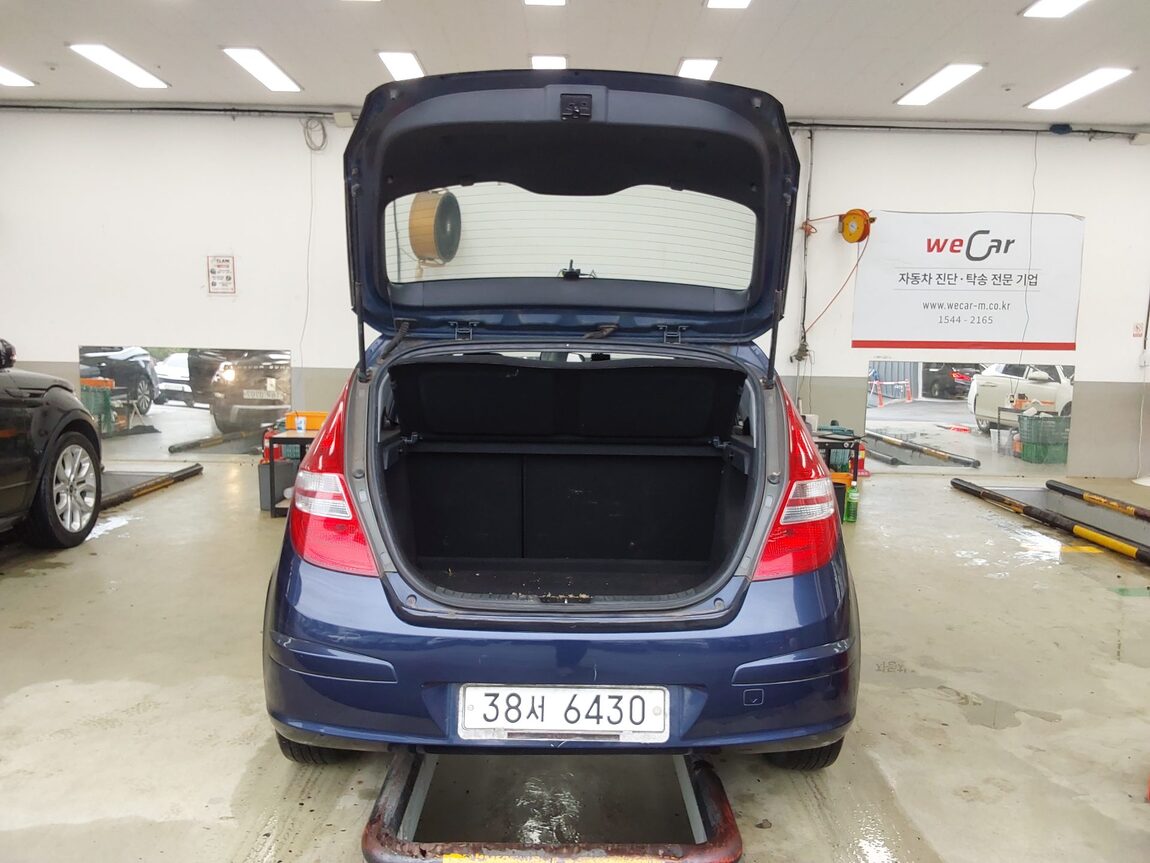 HYUNDAI i30 1.6 VVT DELUXE 2008 - zdjęcie 15