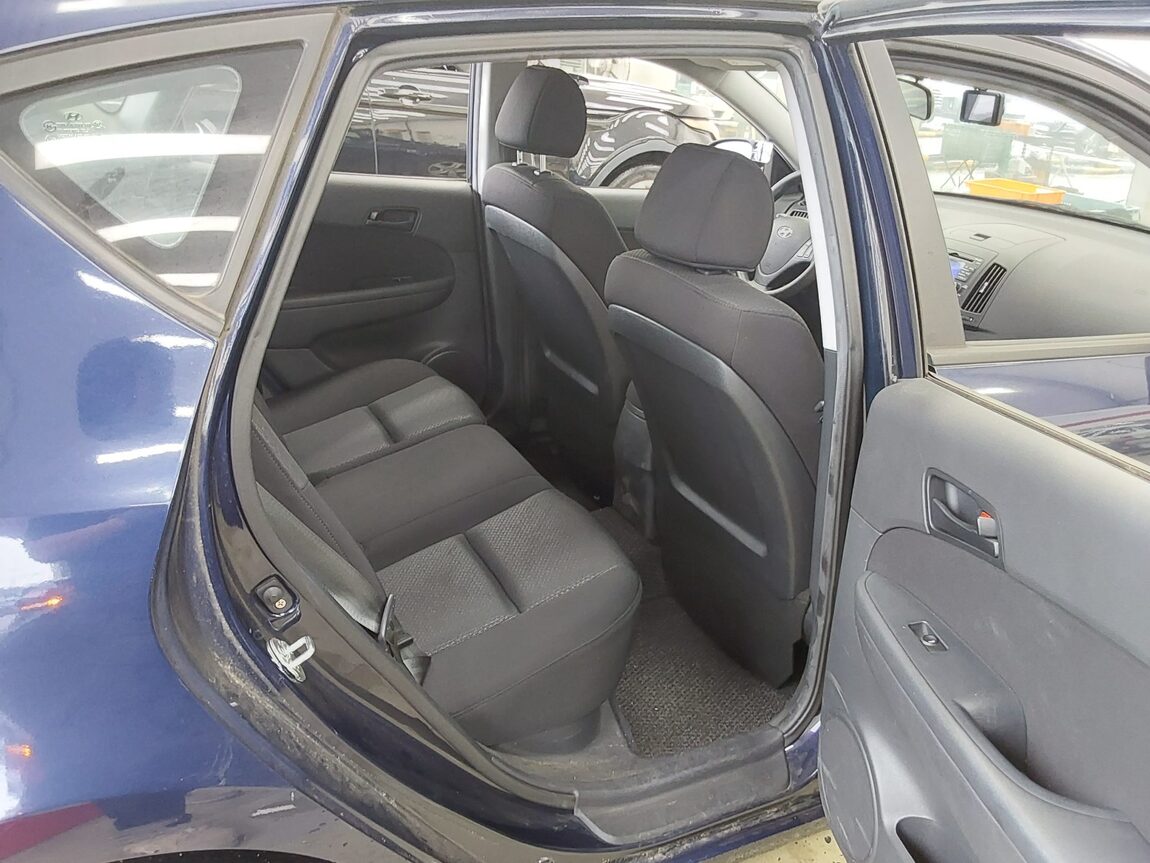 HYUNDAI i30 1.6 VVT DELUXE 2008 - zdjęcie 13