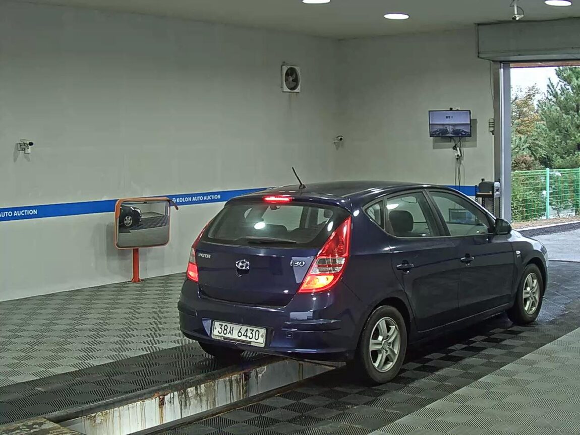 HYUNDAI i30 1.6 VVT DELUXE 2008 - zdjęcie 5