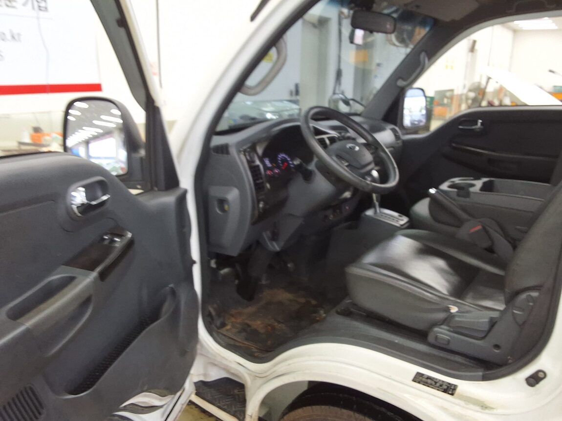 KIA BONGO III CARGO CRDi KING CAB EXTRA LONG WHEELBASE 2019 - zdjęcie 10