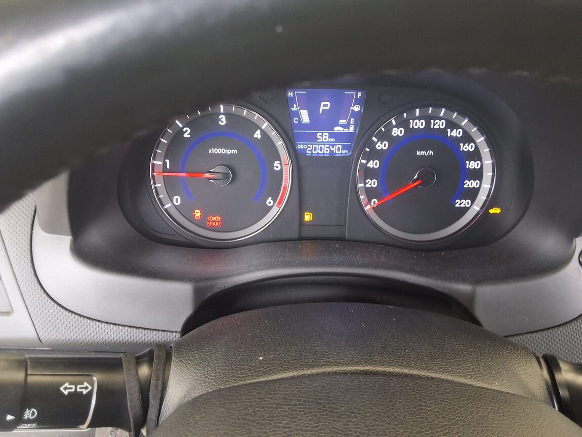 HYUNDAI NEW ACCENT 1.6 VGT MODERN 2014 - zdjęcie 9