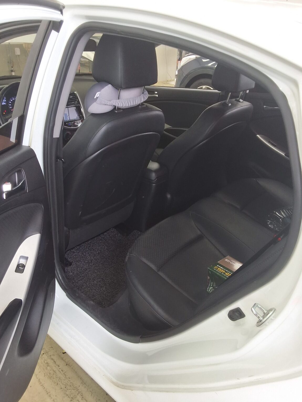 HYUNDAI NEW ACCENT 1.6 VGT MODERN 2014 - zdjęcie 12